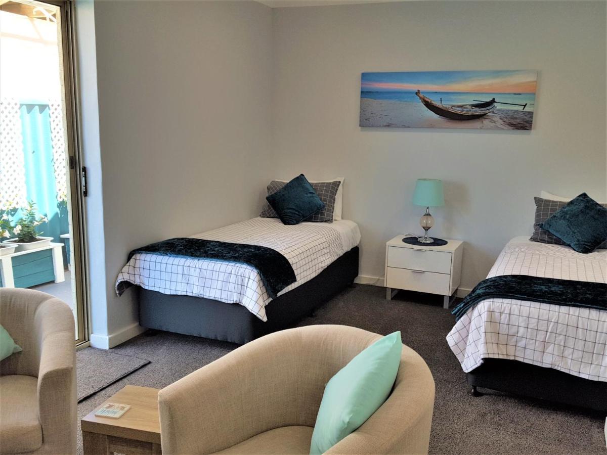 Palm 5* Rockingham