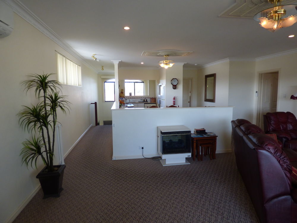 Palm 5* Rockingham