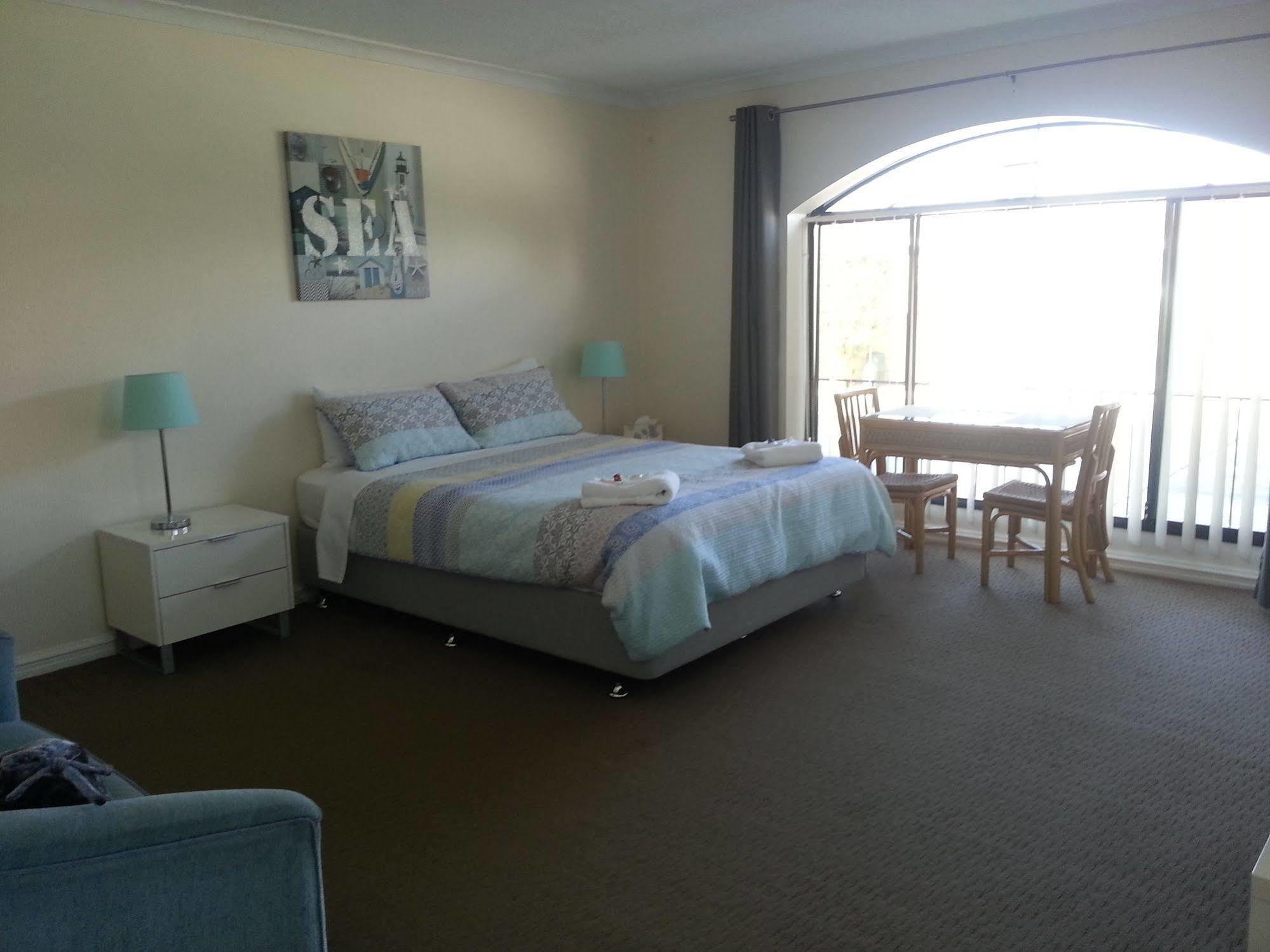 Palm 5* Rockingham